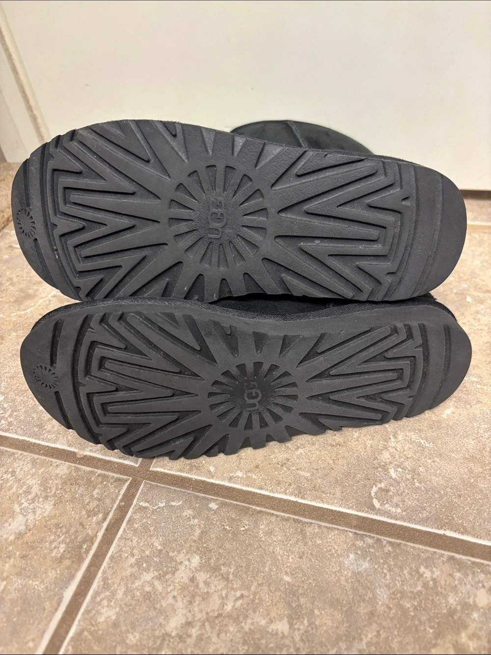UGG Black Suede Short Winter Boots 7 classic style